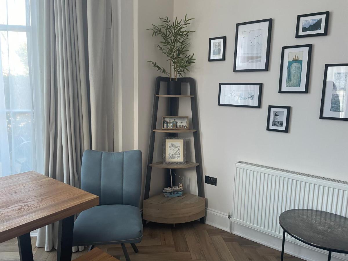 Stunning 2-Bed-2Bath Apt In Whitby With Parking Apartment Ngoại thất bức ảnh